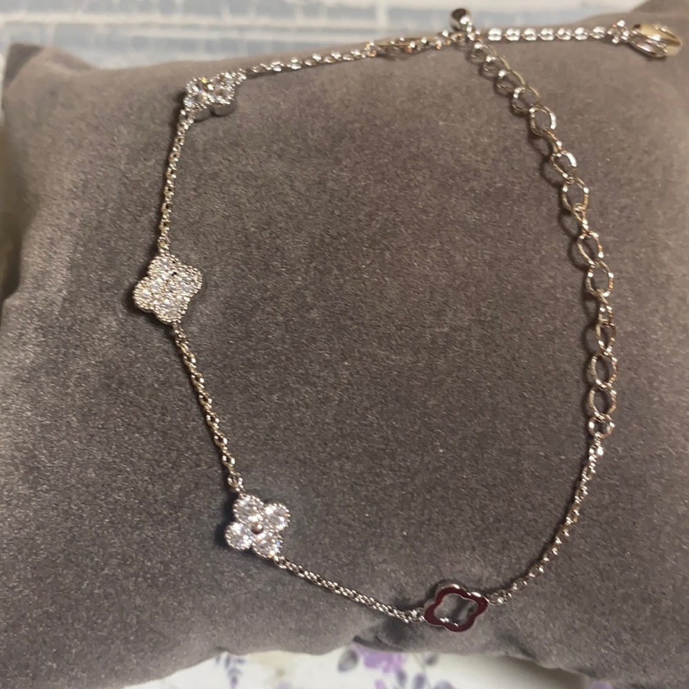 Silver Tone Fashion Bracelet. 7.5 clover CZ. NWT